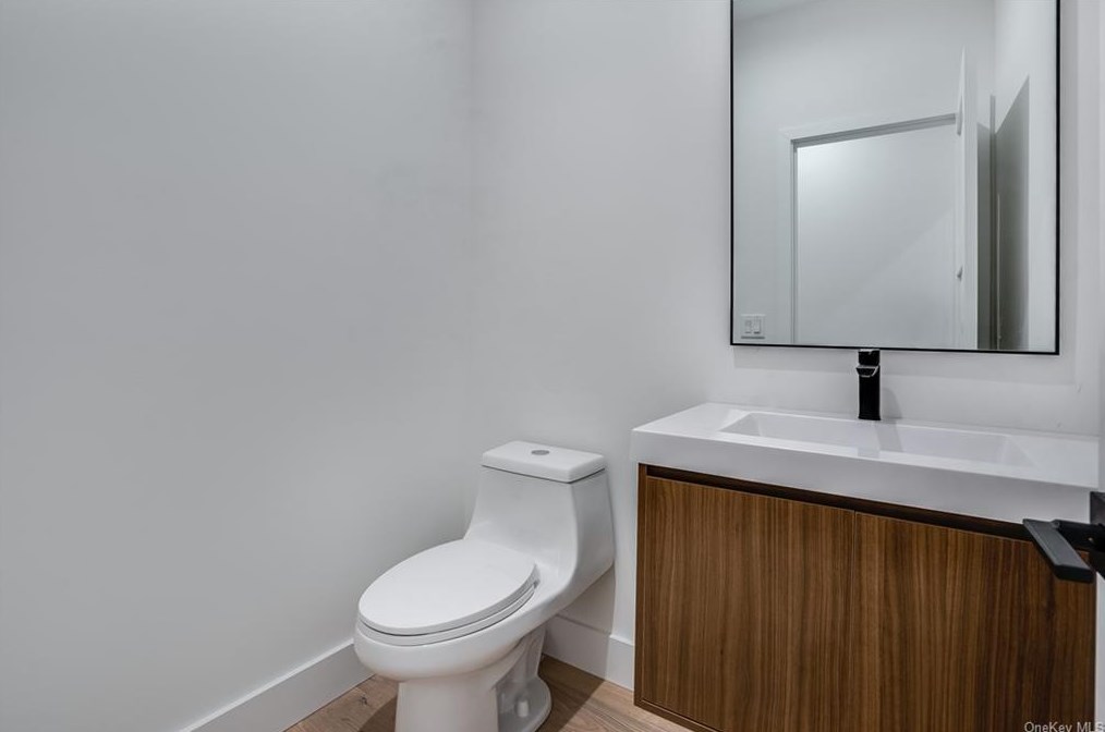 3 Trotter Ln, Poughkeepsie NY  12603-4243 exterior