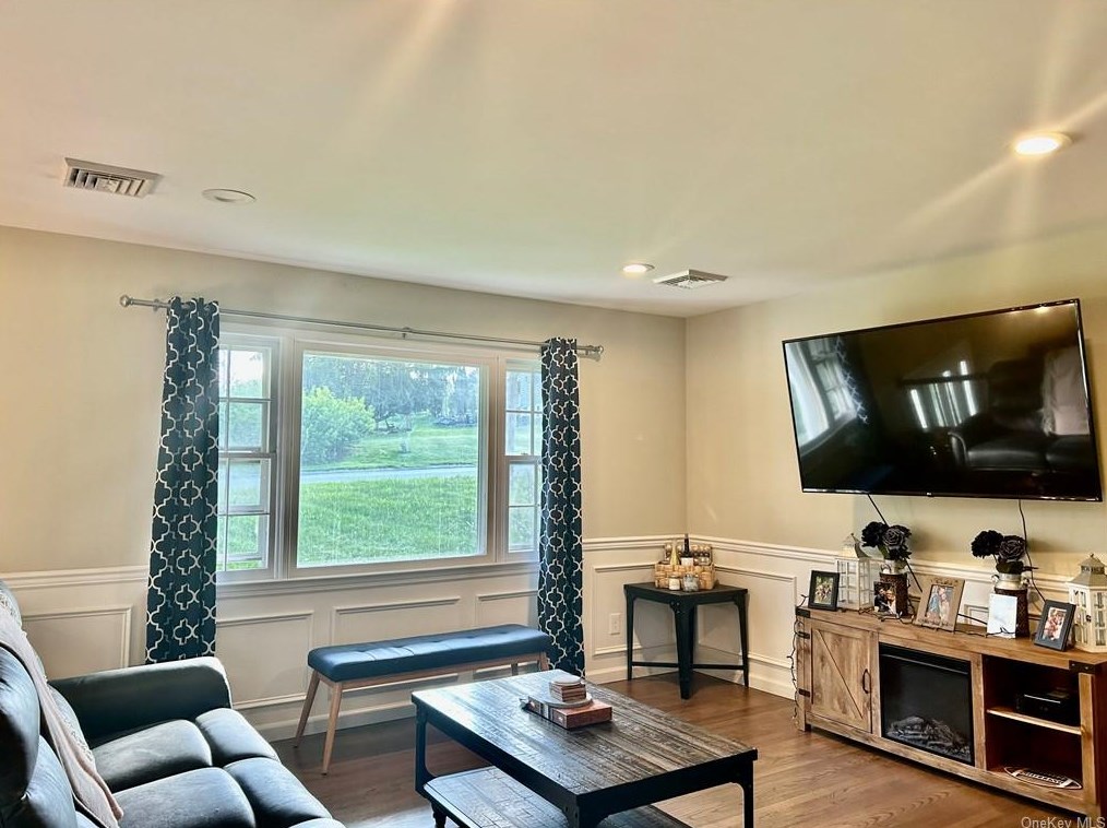 9 Lorene Dr, La Grange NY  12540-5712 exterior