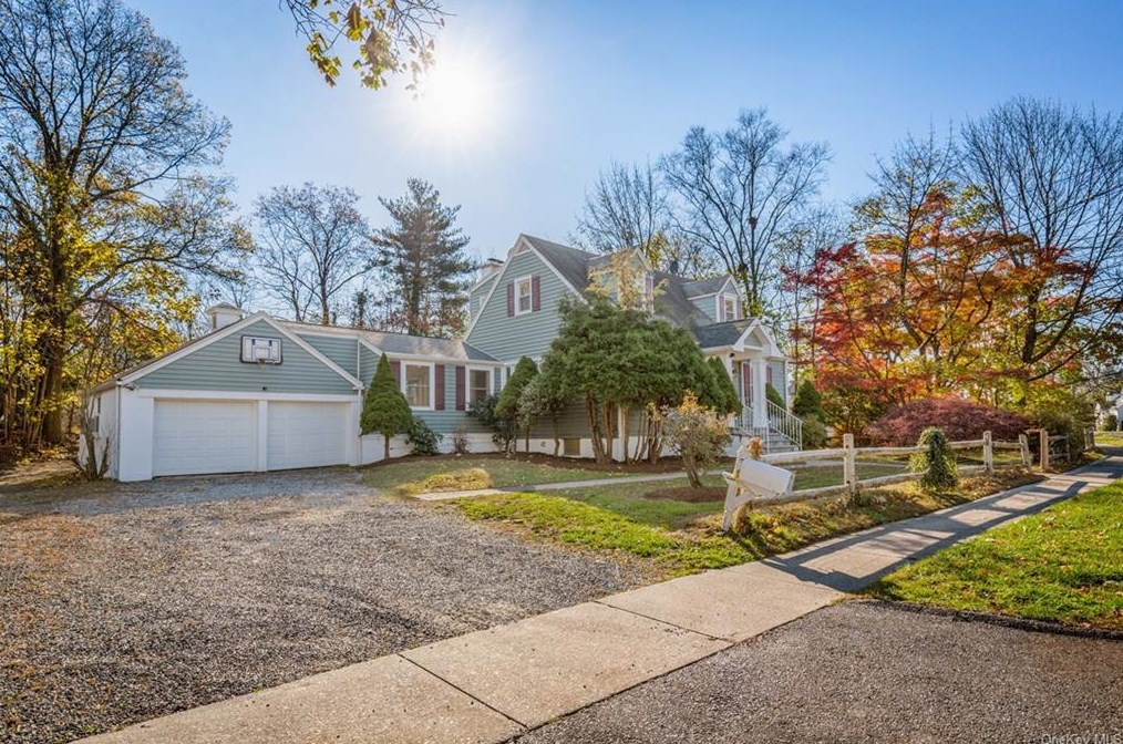 33 Bentay Dr, Harrison NY  10528-3901 exterior