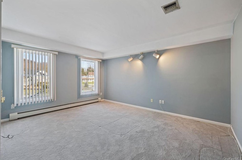 4 Arbor Ct, Mount Ivy NY  10970-2842 exterior