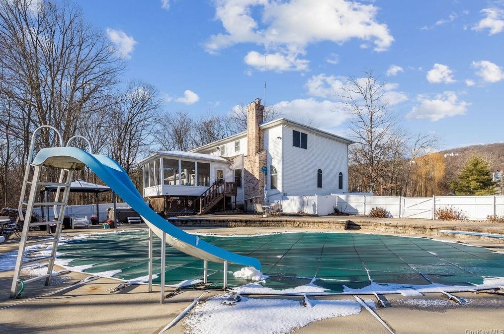 4 Arbor Ct, Mount Ivy NY  10970-2842 exterior