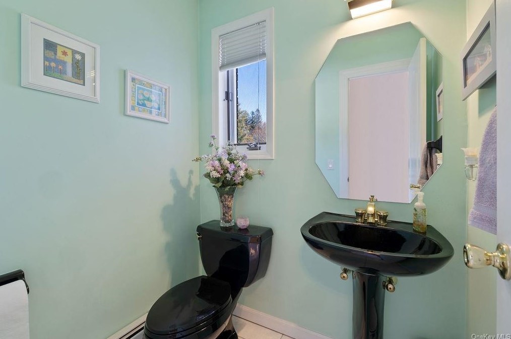 4 Arbor Ct, Mount Ivy NY  10970-2842 exterior