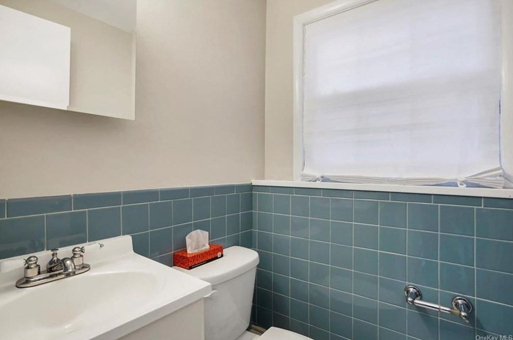 310 Lake Shore Dr, Monroe NY  10950-1812 exterior