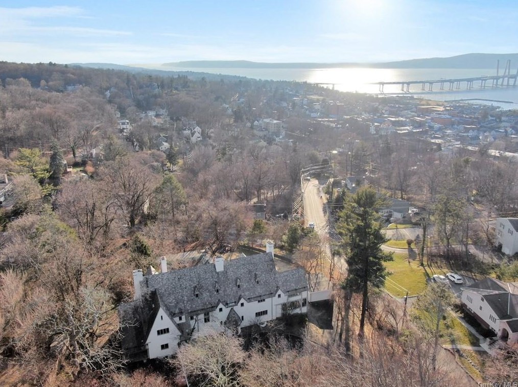 20 Beech Ln, North Tarrytown NY  10591-3002 exterior