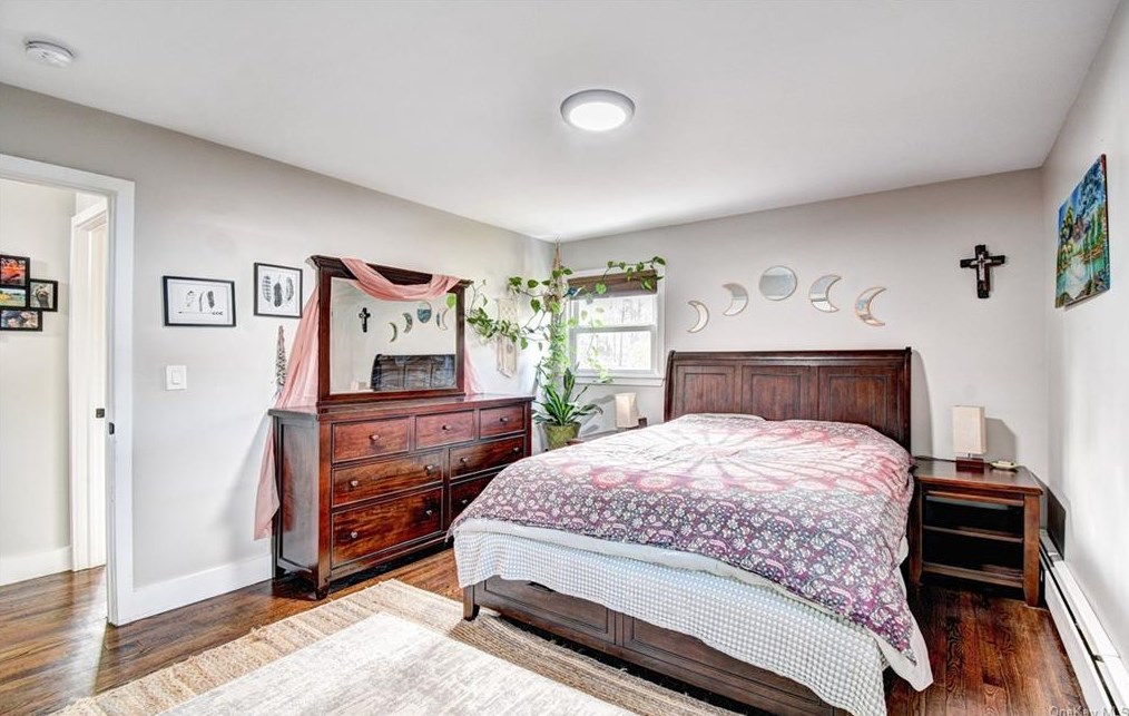 18 Split Tree Dr, Newburgh NY  12553-7832 exterior