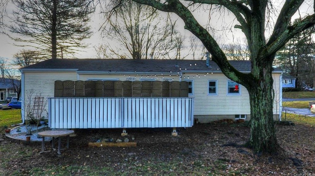 18 Split Tree Dr, Newburgh NY  12553-7832 exterior