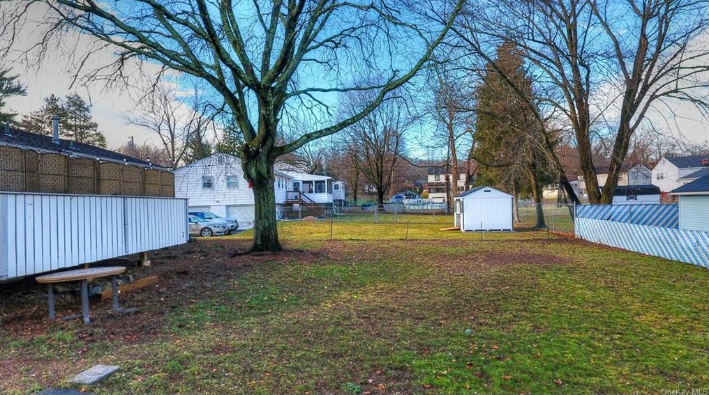 18 Split Tree Dr, Newburgh NY  12553-7832 exterior