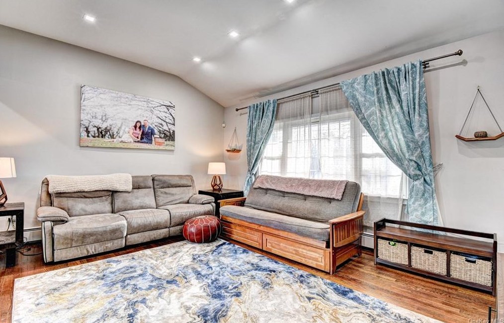 18 Split Tree Dr, Newburgh NY  12553-7832 exterior