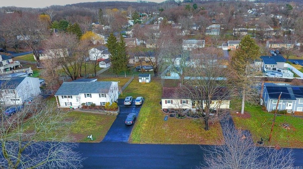 18 Split Tree Dr, Newburgh NY  12553-7832 exterior