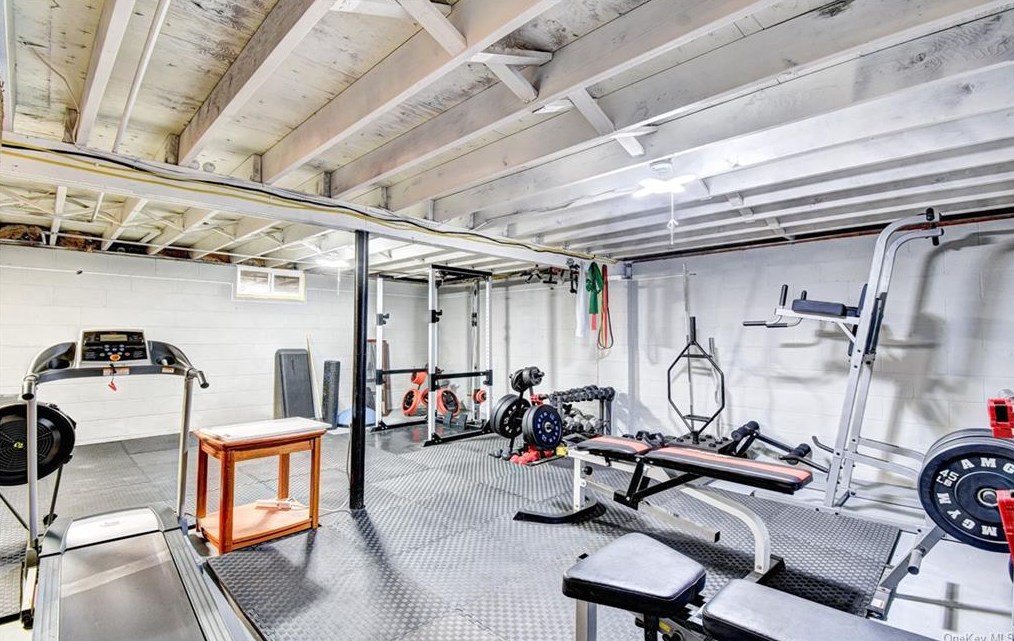 18 Split Tree Dr, Newburgh NY  12553-7832 exterior