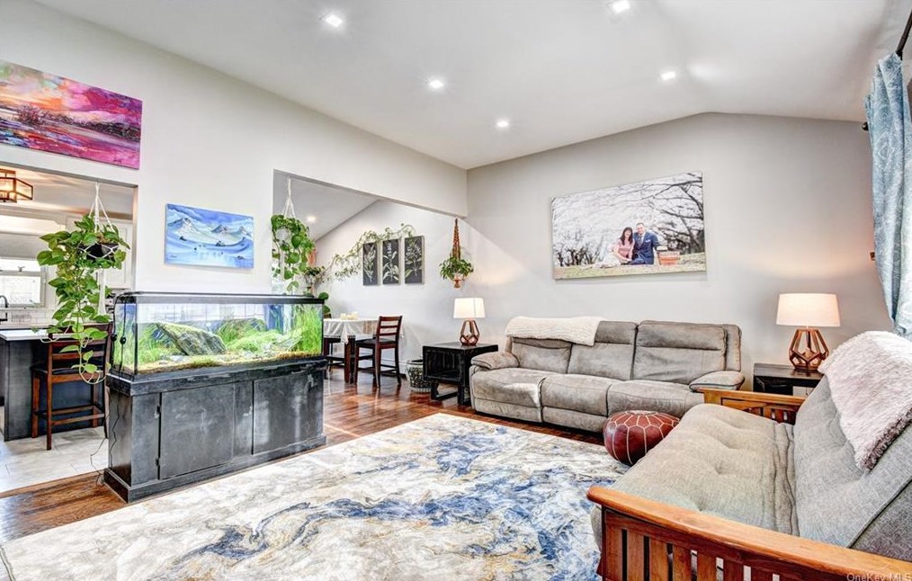 18 Split Tree Dr, Newburgh NY  12553-7832 exterior