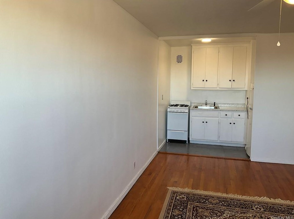 52 Yonkers Ter, Yonkers NY  10704-3316 exterior