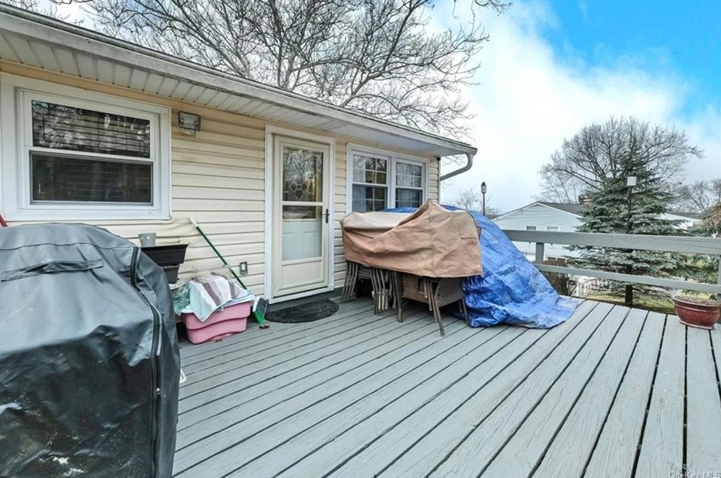 33 Pine Hill Rd, Monroe NY  10950-2114 exterior