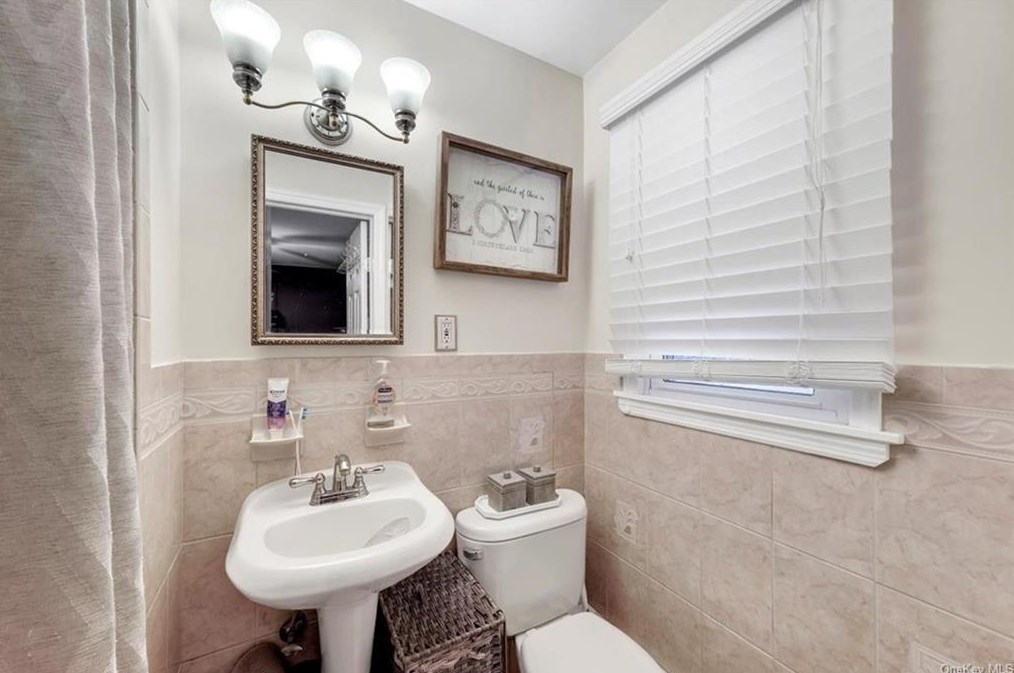 33 Pine Hill Rd, Monroe NY  10950-2114 exterior