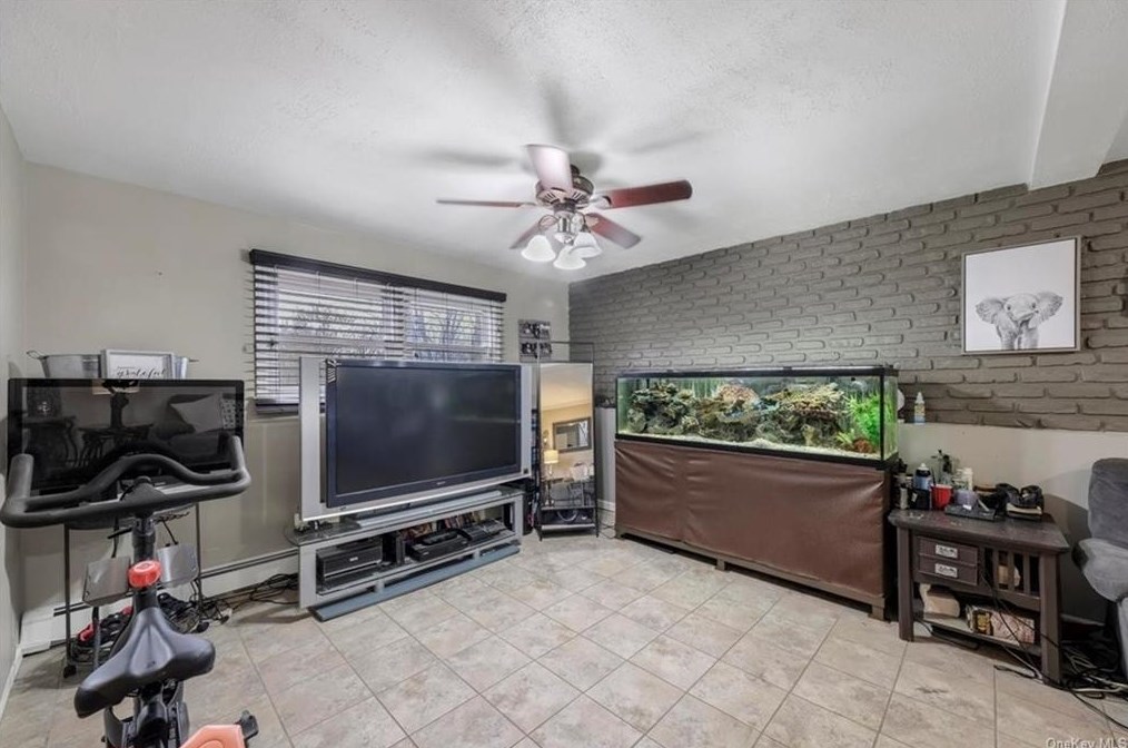 33 Pine Hill Rd, Monroe NY  10950-2114 exterior