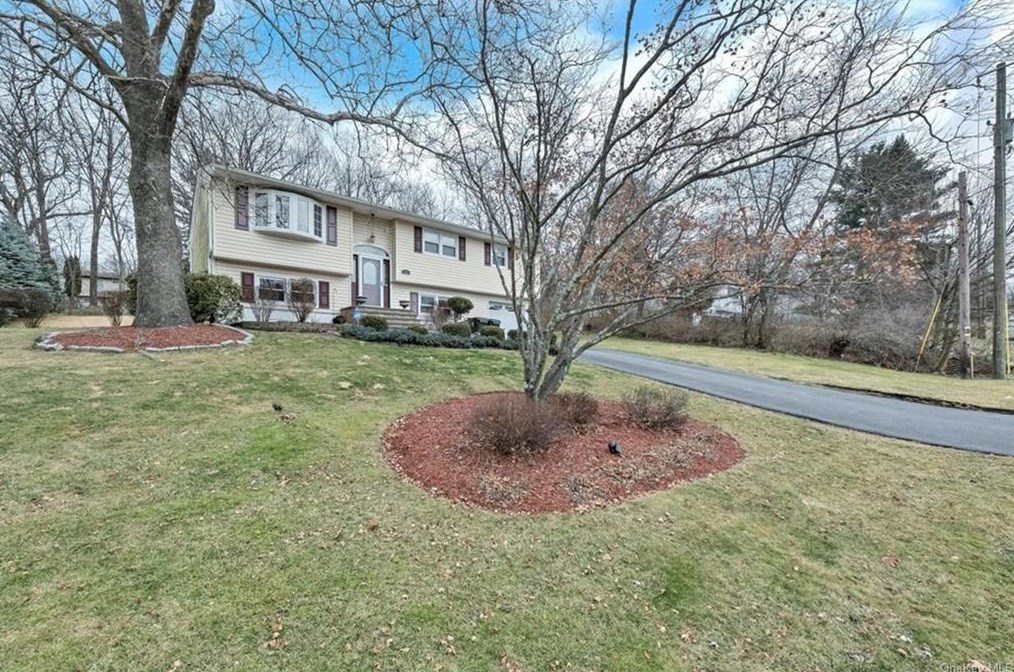 33 Pine Hill Rd, Monroe NY  10950-2114 exterior