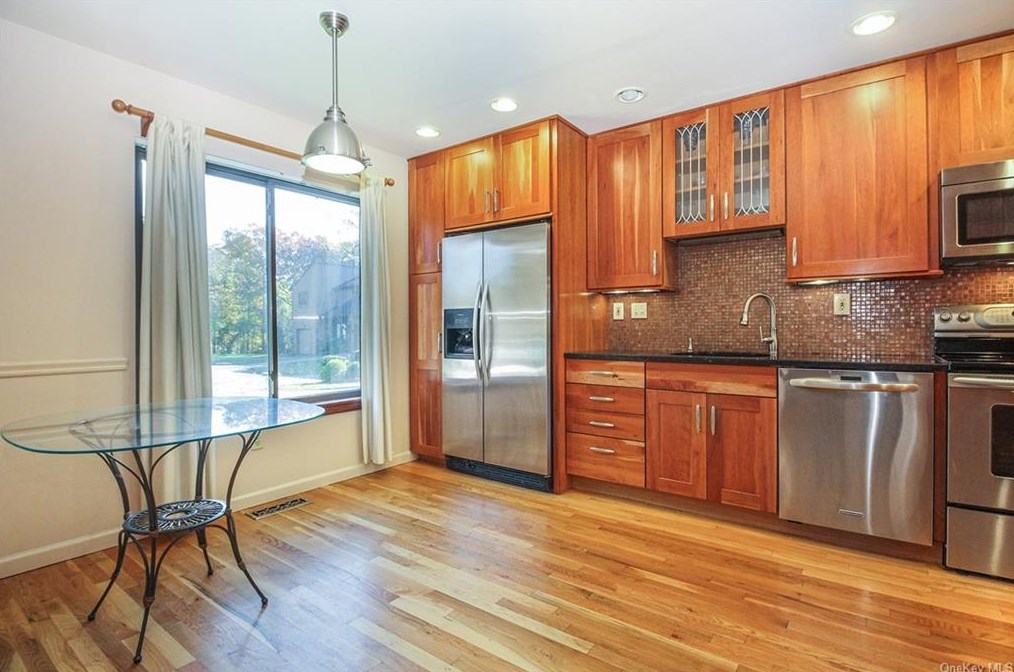 85 Wild Birch Farms, Cortlandt Manor NY  10567-1450 exterior