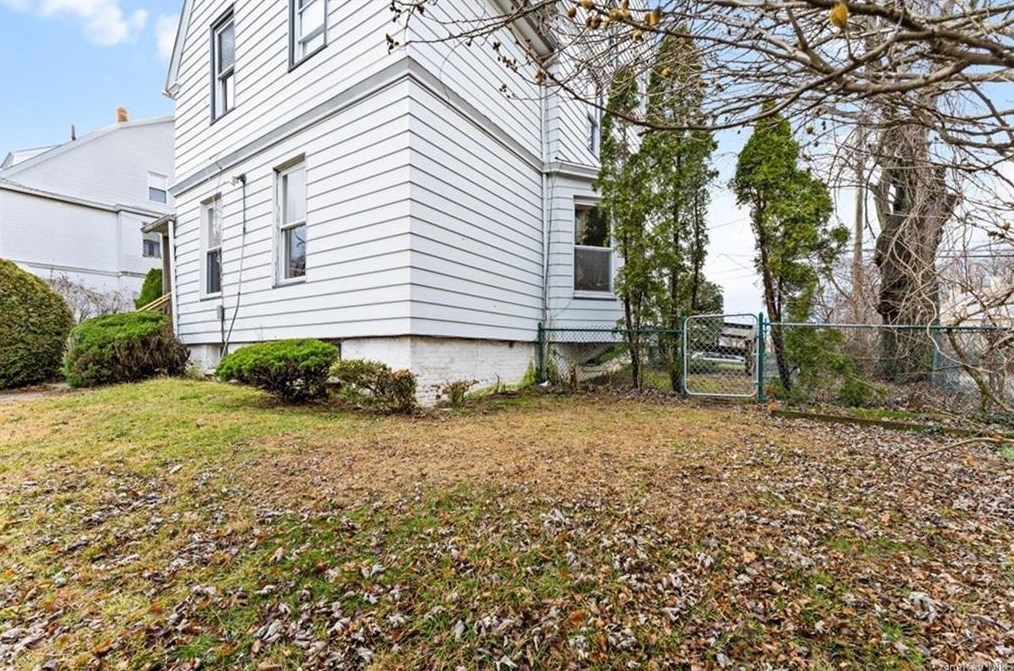 58 Amackassin Ter, Yonkers NY  10703-2214 exterior