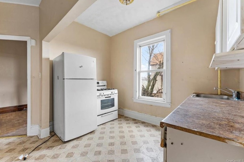 58 Amackassin Ter, Yonkers NY  10703-2214 exterior