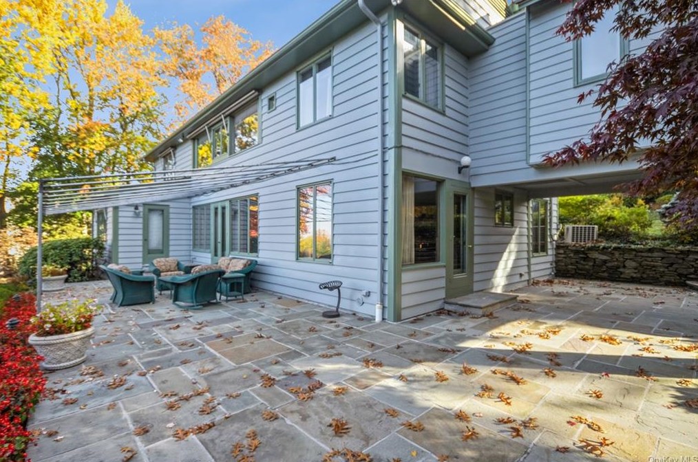 909 Long Hill Rd W, Briarcliff, NY 10510