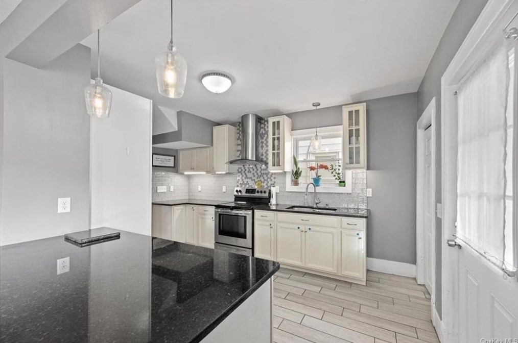 104 Prospect St, Newburgh NY  12550-4313 exterior