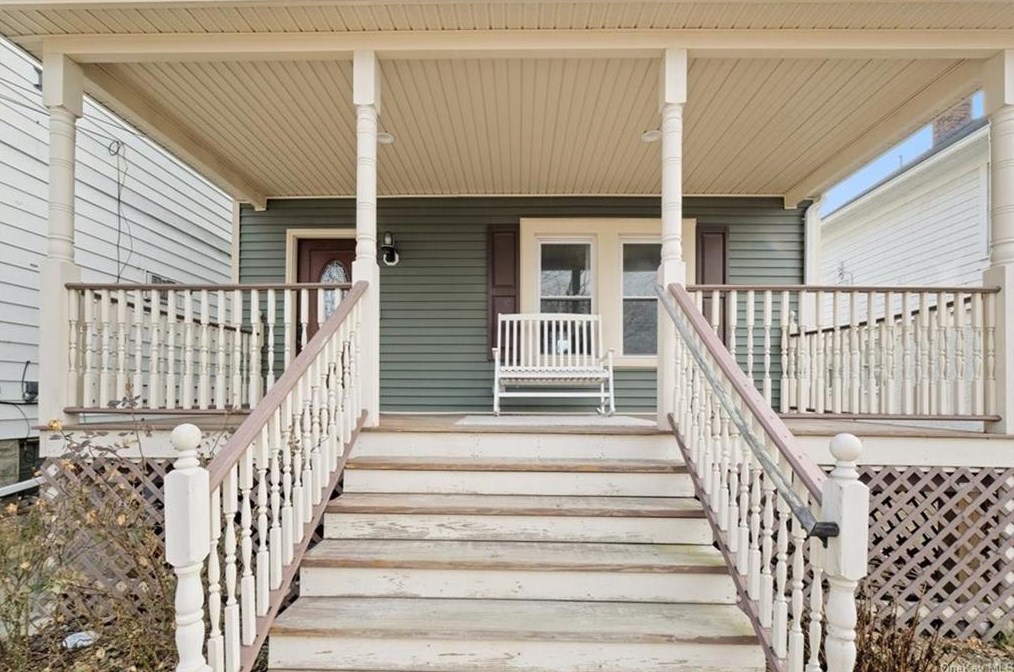 104 Prospect St, Newburgh NY  12550-4313 exterior