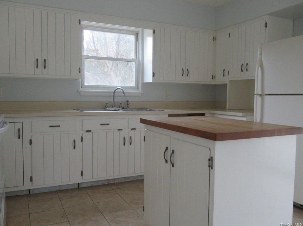 23 Thomas Ave, Poughkeepsie NY  12603-1518 exterior