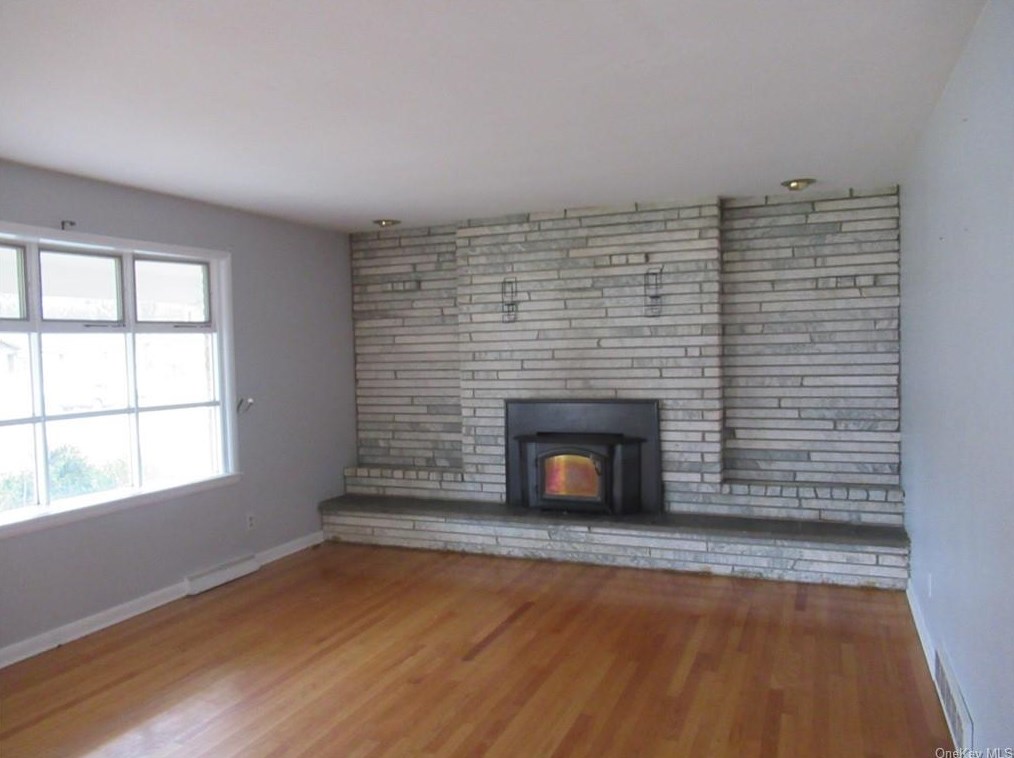 23 Thomas Ave, Poughkeepsie NY  12603-1518 exterior