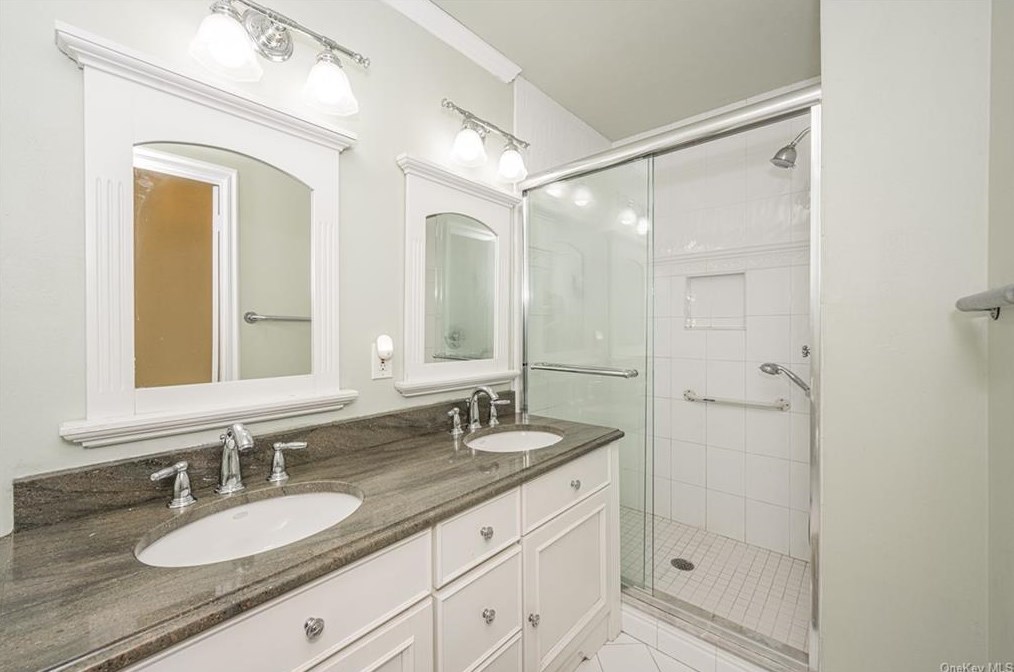 1 Country Ridge Cir, Rye Brook NY  10573-1040 exterior