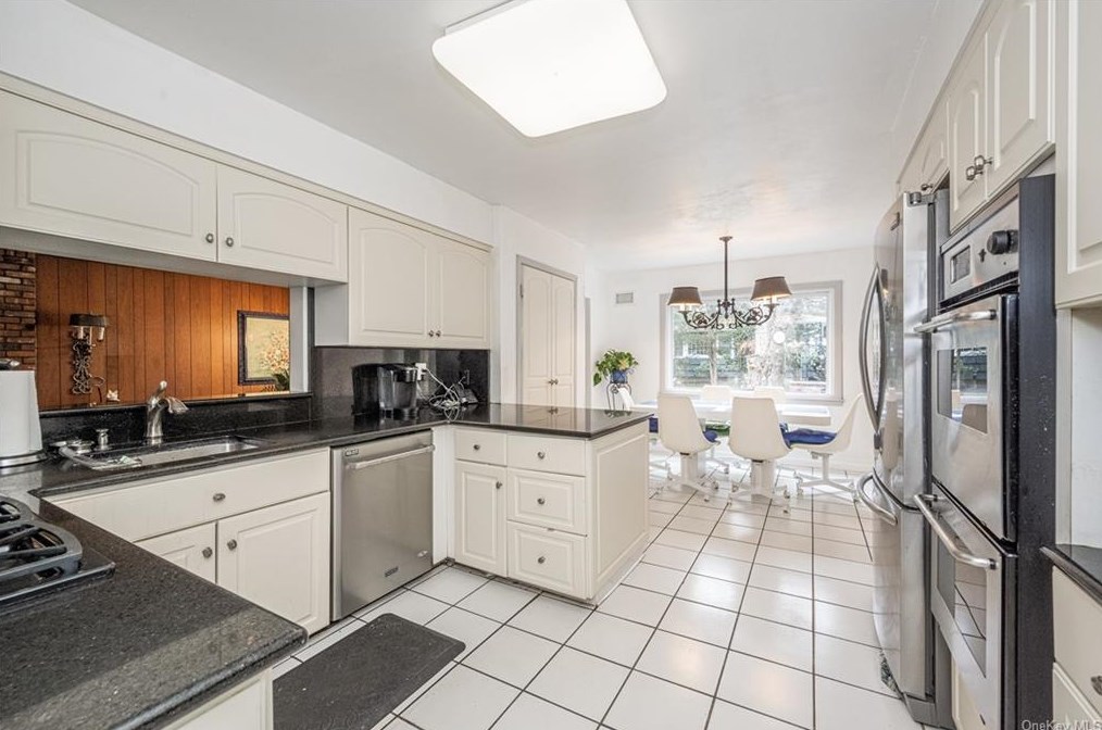 1 Country Ridge Cir, Rye Brook NY  10573-1040 exterior