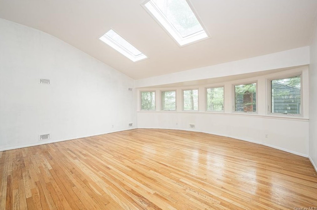 1 Country Ridge Cir, Rye Brook NY  10573-1040 exterior