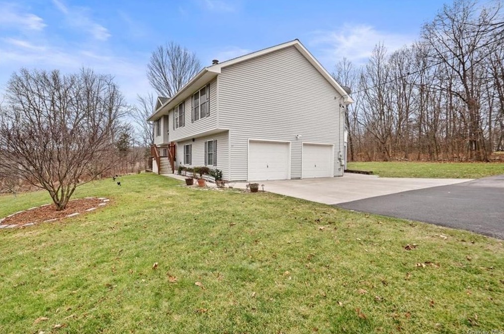 957 State Route 32, Wallkill NY  12589-4757 exterior