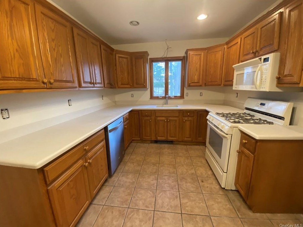 88 Main St, Chestnut Ridge NY  10965-1846 exterior