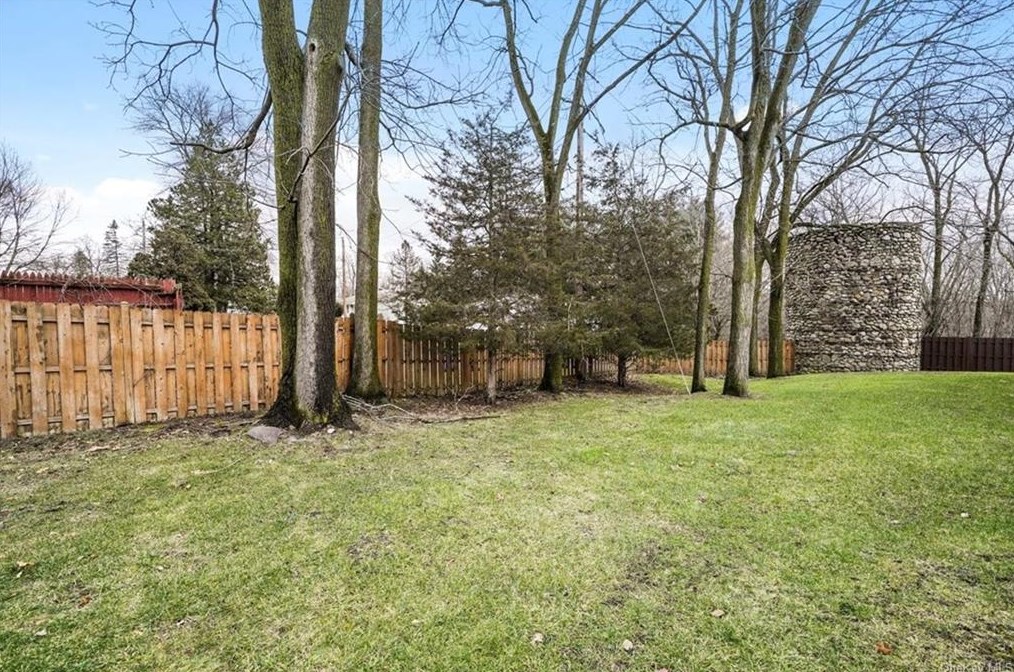 24 Butler Dr, Goshen NY  10924-2416 exterior