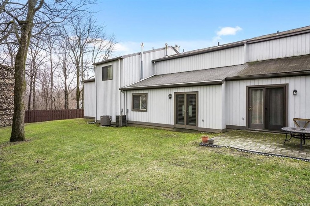24 Butler Dr, Goshen NY  10924-2416 exterior