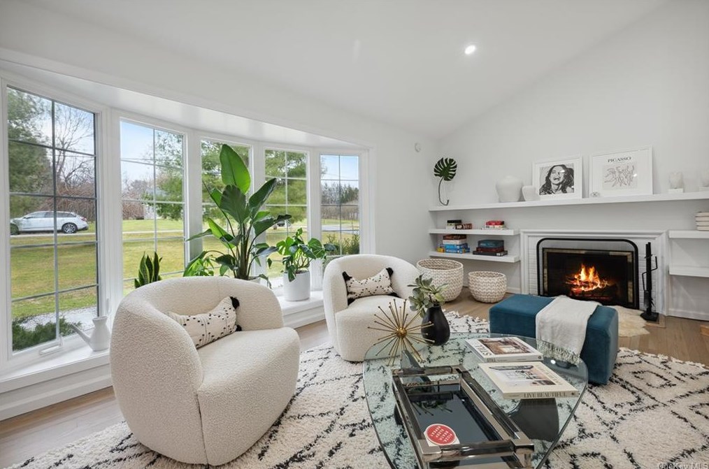 4 Grayrock Pk Rd, Mount Kisco NY  10549-3631 exterior
