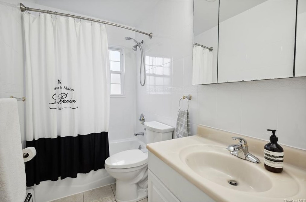 4 Grayrock Pk Rd, Mount Kisco NY  10549-3631 exterior
