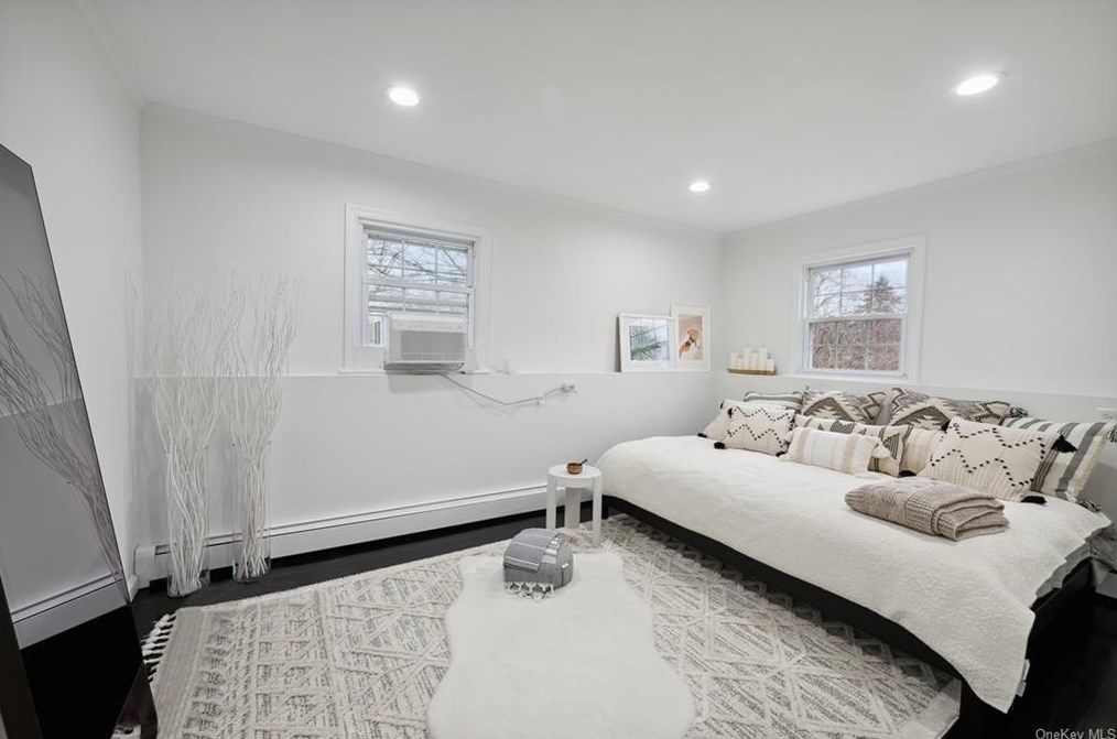 4 Grayrock Pk Rd, Mount Kisco NY  10549-3631 exterior