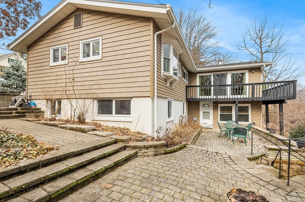 16 Lindbergh Ln, New City NY  10956-3110 exterior