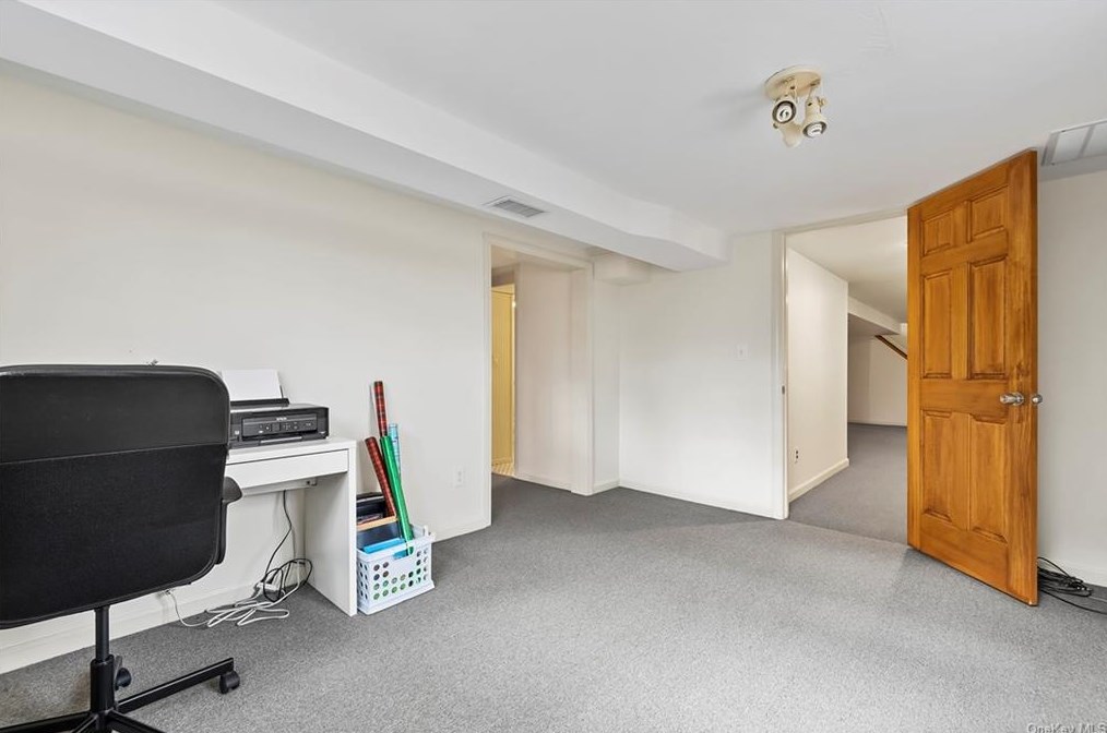 16 Lindbergh Ln, New City NY  10956-3110 exterior