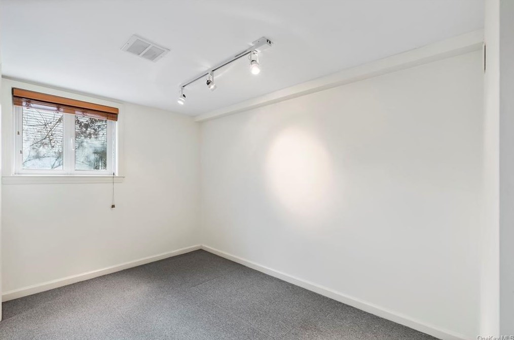 16 Lindbergh Ln, New City NY  10956-3110 exterior