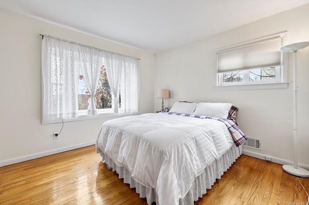 16 Lindbergh Ln, New City NY  10956-3110 exterior