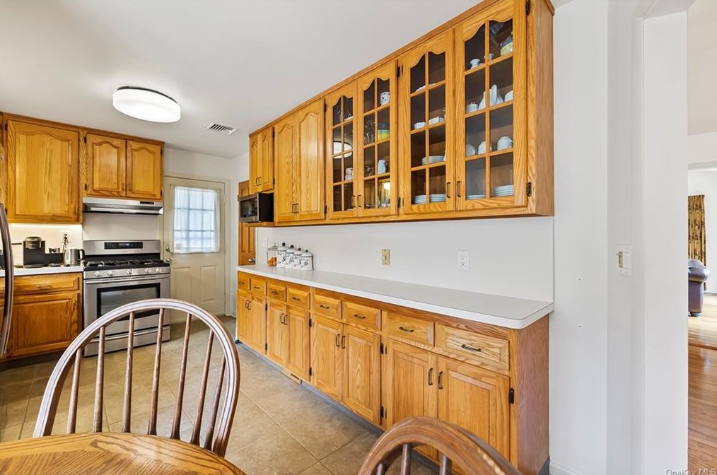 16 Lindbergh Ln, New City NY  10956-3110 exterior