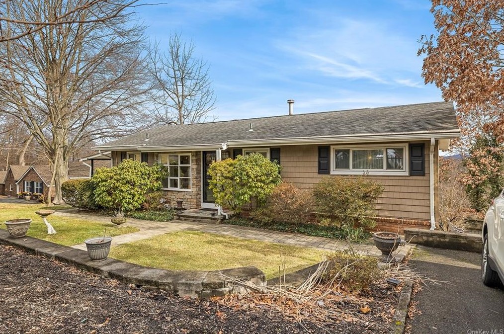 16 Lindbergh Ln, New City NY  10956-3110 exterior