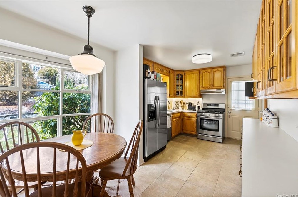 16 Lindbergh Ln, New City NY  10956-3110 exterior