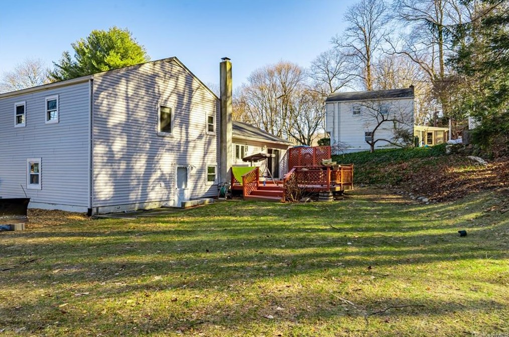 307 Alpine Dr, Cortlandt Manor NY  10567-1305 exterior