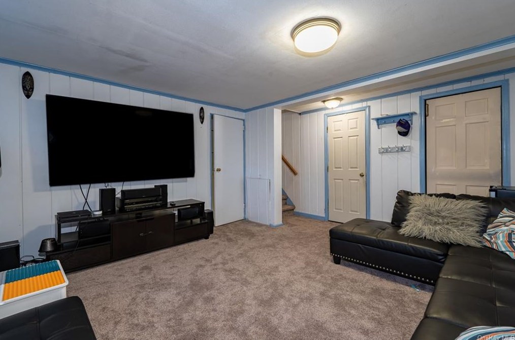 307 Alpine Dr, Cortlandt Manor NY  10567-1305 exterior
