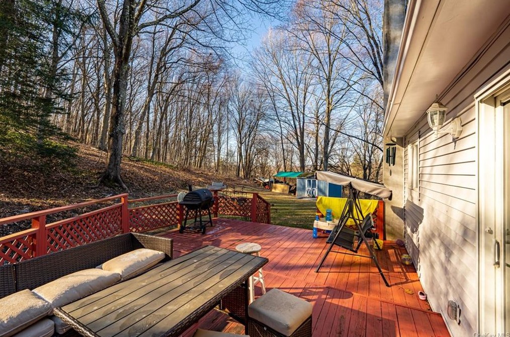 307 Alpine Dr, Cortlandt Manor NY  10567-1305 exterior
