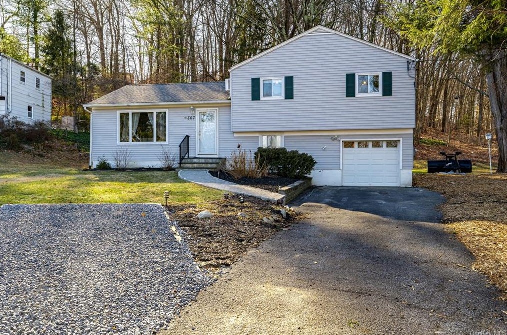 307 Alpine Dr, Cortlandt Manor NY  10567-1305 exterior