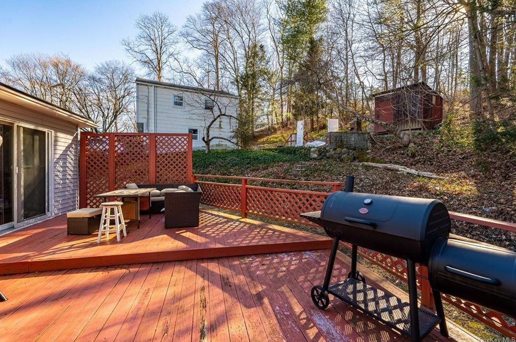 307 Alpine Dr, Cortlandt Manor NY  10567-1305 exterior